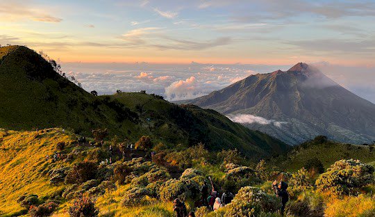  Mengungkap Misteri Gunung Merapi: Pesona Alam yang Memikat dan Cerita Sejarah yang Mendalam