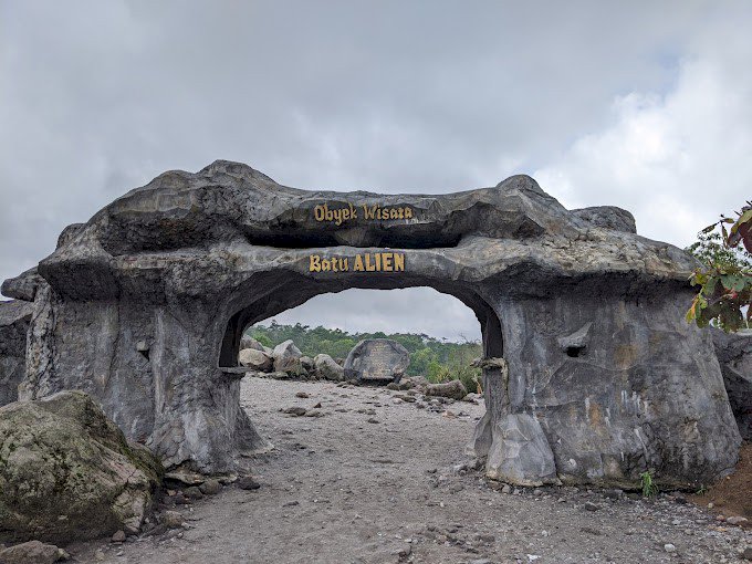 Batu Alien di Wisata Lava Merapi: Perjalanan Seru di Tengah Alam yang Menakjubkan
